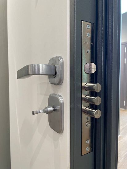 Входная дверь  