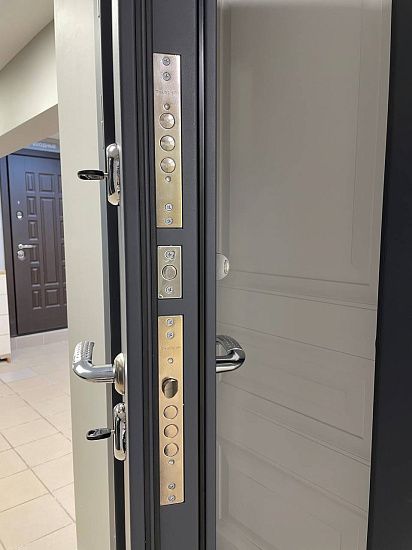 Входная дверь  