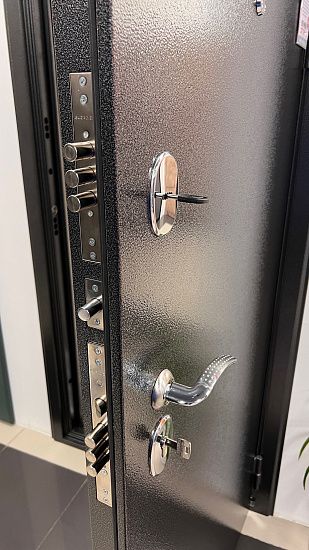 Входная дверь  